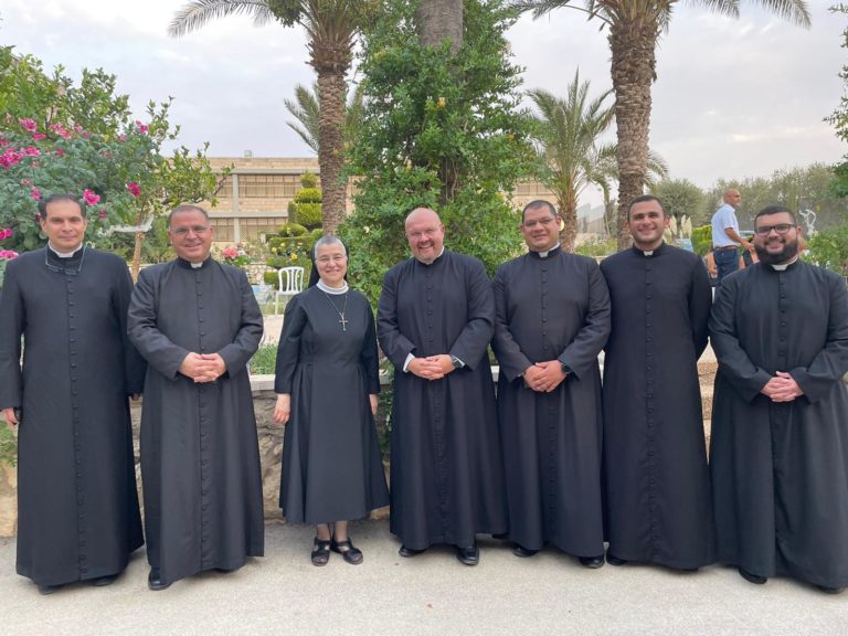 تقديم التهنئة للأم صوفي حتّر