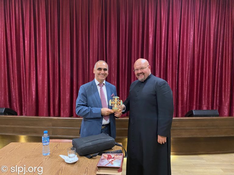 زيارة السيد وديع أبو نصار للمعهد الإكليريكي