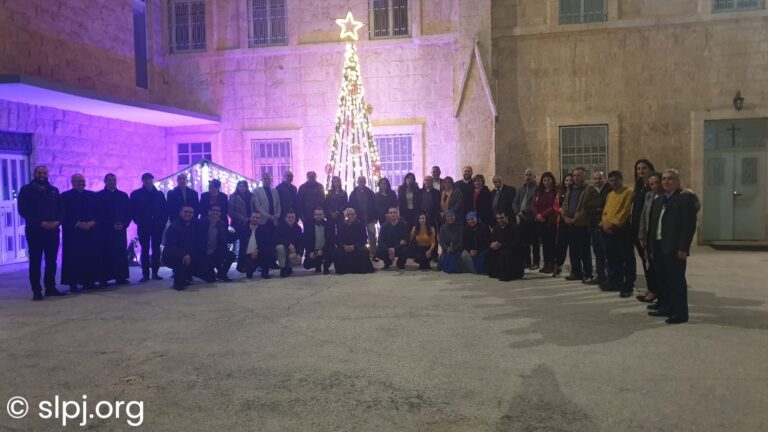 قداس احتفالي لموظفي وموظفات المعهد الإكليريكي