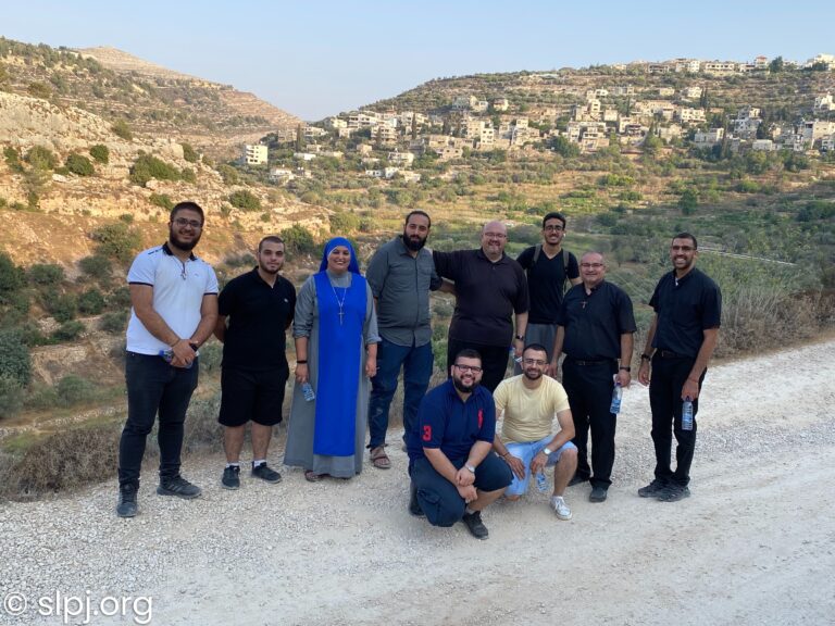 رحلة ترفيهية إلى قرية بتّير