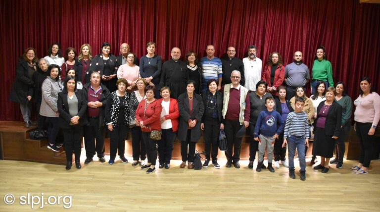 “أصدقاء راديو مريم” من الناصرة في زيارة للمعهد الإكليريكي