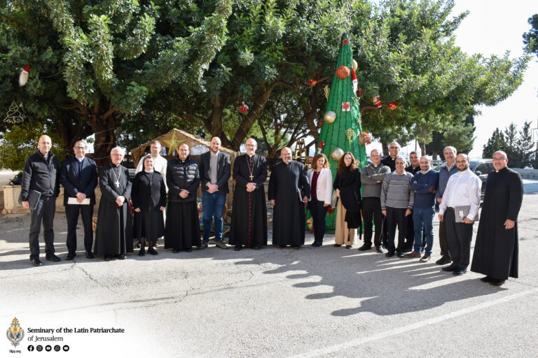 اجتماع أكاديمي للهيئة التدريسية في المعهد الإكليريكي