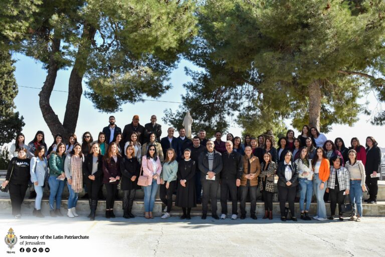 مدرسة البطريركية اللاتينية – بيت جالا في زيارة للمعهد الإكليريكي
