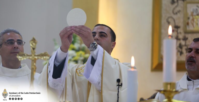 القُدّاس الإحتفاليّ الأول للأب يَزن بَدِر