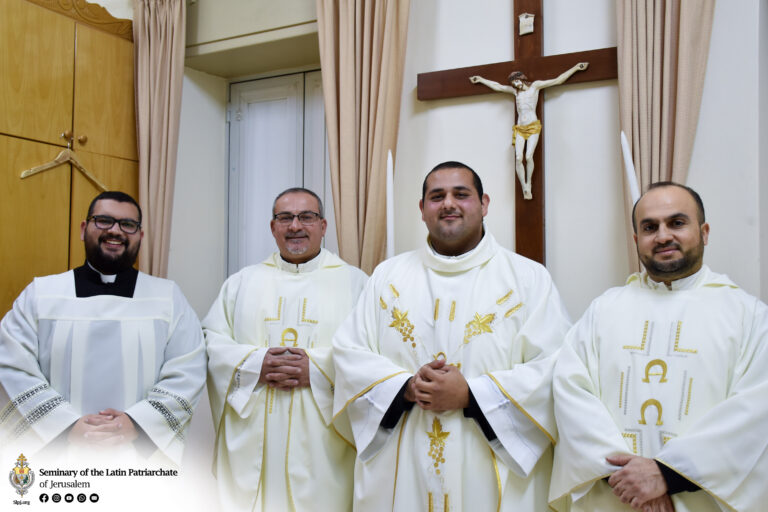 القداس الأول للأب مايكل الذّيب في المعهد الإكليريكي