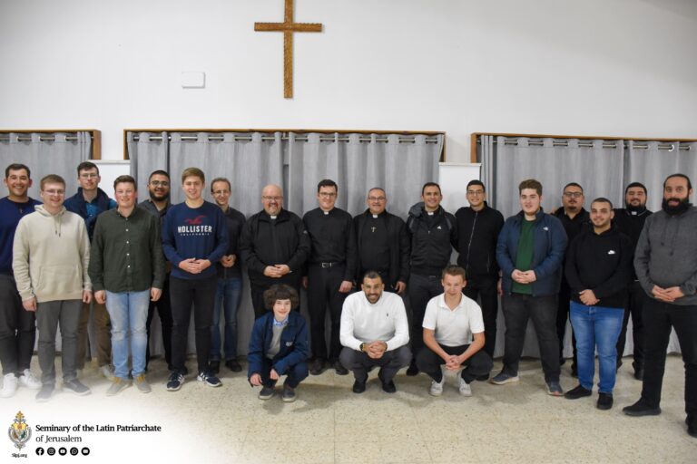 زيارة سمنير القديس كارلوس بوروميو