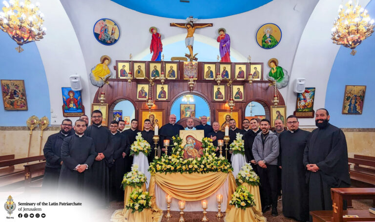 المشاركة في مدايح العذراء مريم في كنيسة مار جريس في عبلين