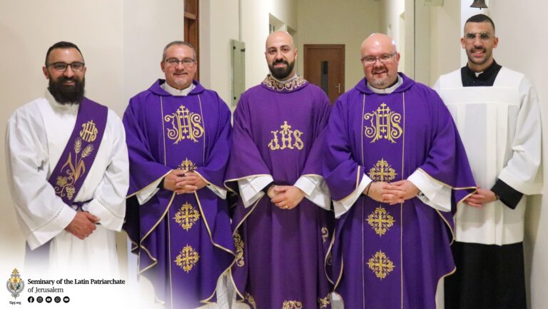 القداس الأول للأب وجدي سهاونة في المعهد الإكليريكي