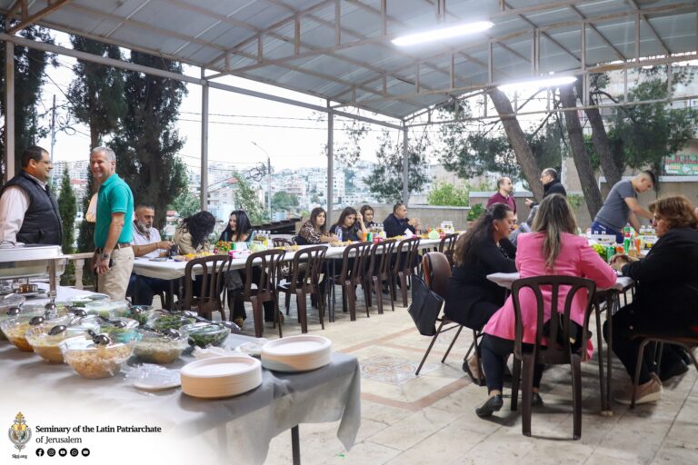 عشاء أخوي لموظفي وموظفات المعهد الإكليريكي