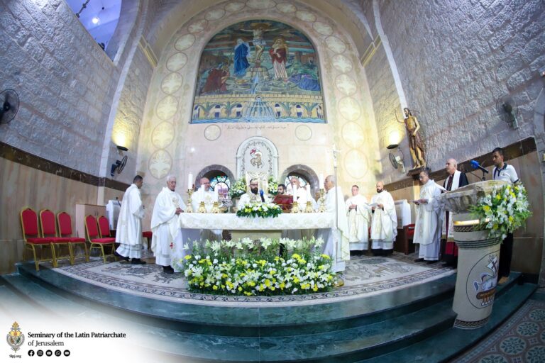 القداس الإحتفالي الأول للأب عبدالله دبابنه