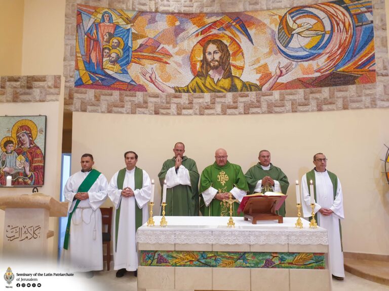 عودة الكهنة وطلاب المعهد الإكليريكي بعد انقضاء العطلة الصيفية