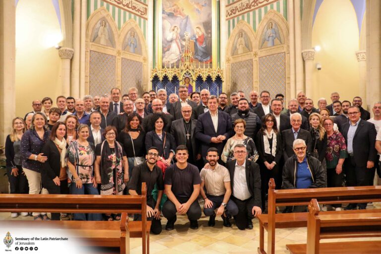 المعهد الإكليريكي يستضيف مجموعة من فرسان القبر المقدّس من مدينة صقليّة الإيطاليّة