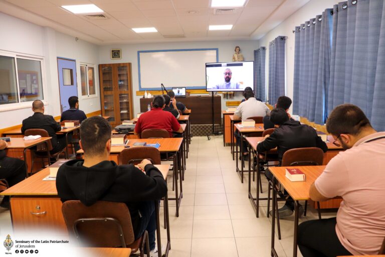 وقفة روحية لكهنة وطلاب المعهد الإكليريكي