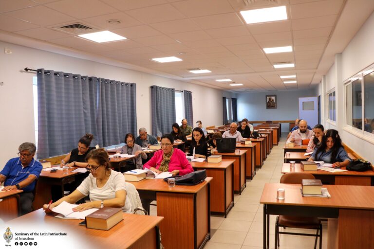 افتتاح دورة جديدة في مركز التنشئة الروحية بعنوان مدخل إلى العهد القديم