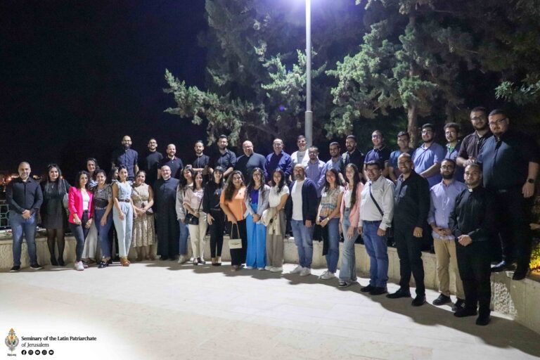 صلاة غروب احتفالية بمشاركة طلاب من معهد الشراكة المجتمعية