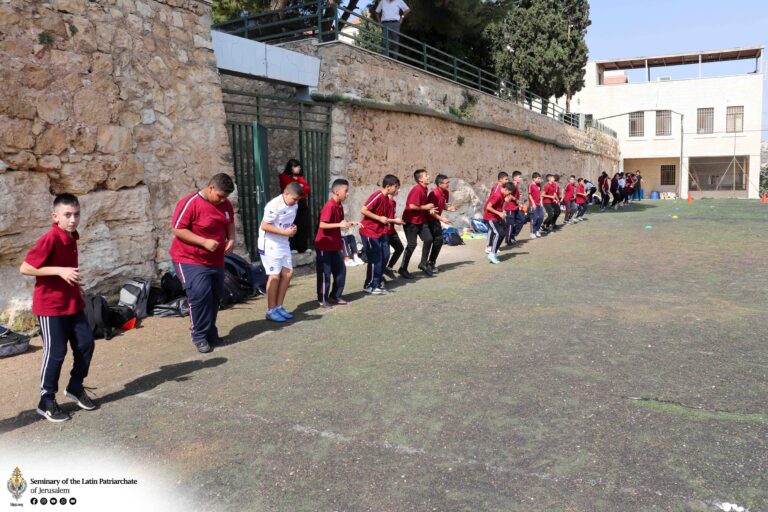 زيارة طلاب مدرسة البطريركيّة اللاتينيّة في بيت جالا للمعهد الإكليريكي