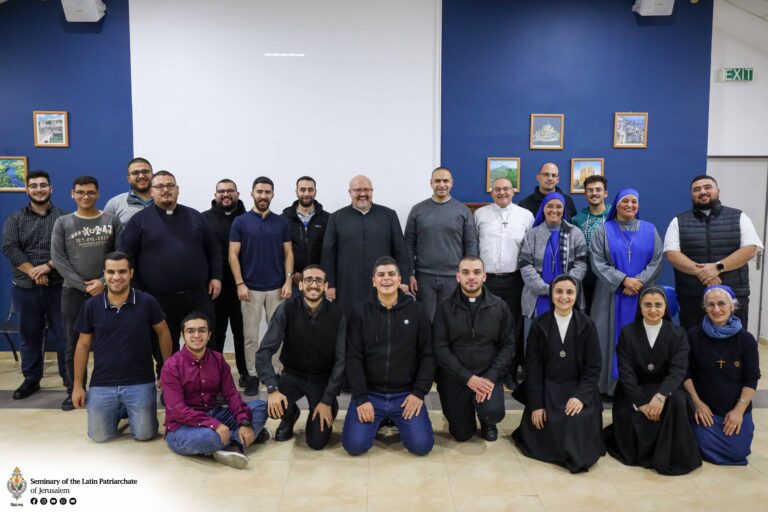 مركز التنشئة الروحيّة يعقد دورة عن إدارة الأزمات والضّغوط النّفسيّة وقت الحرب