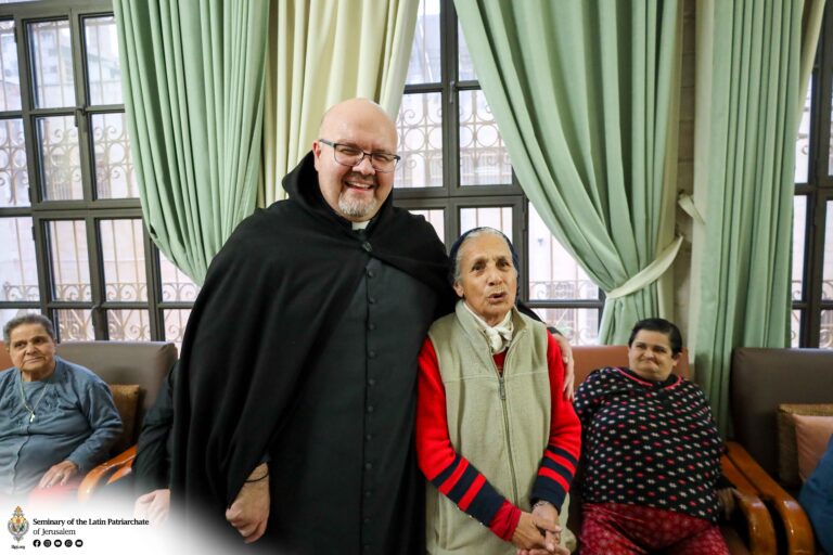 زيارة ملجأ الأنطونيّة للمسنين بمناسبة عيد الميلاد