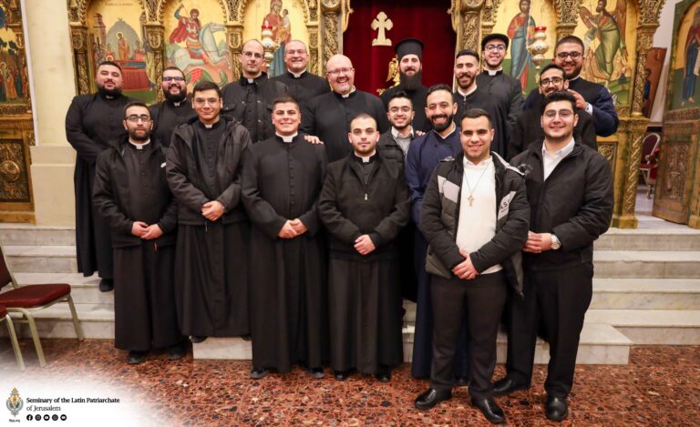 المشاركة في الرّسامة الشَّماسيَّة الإنجيليّة لطلاب الروم الكاثوليك من إكليريكيّة أم الفادي