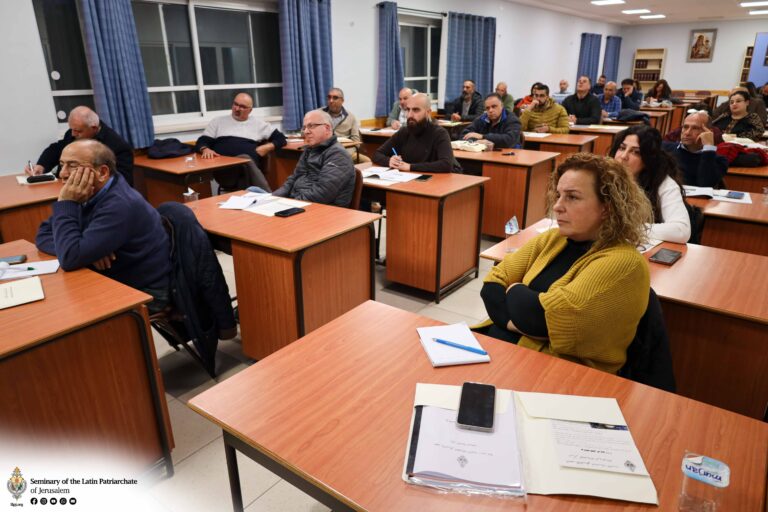 مركز التنشة الروحيّة يعقد دورة خاصة بالأدلاء السياحيّين تحت عنوان روحانية الأماكن المقدّسة