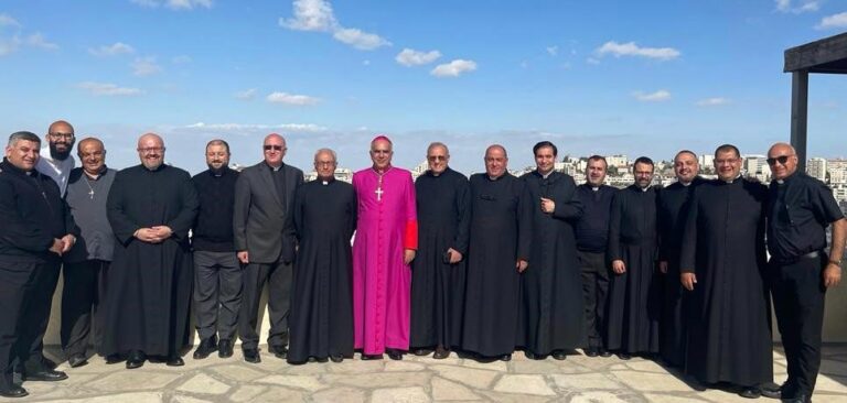 دعوة لحضور قداس الشكر لسيادة المطران جمال خضر الجزيل الوقار