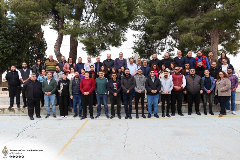 رياضة روحيّة لموظفي البطريركية اللاتينية في المعهد الإكليريكي