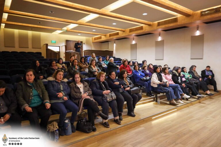 المعهد الإكليريكي يستضيف رياضة روحيّة لمجموعة رسل الرحمة الإلهية في رعية بيت جالا