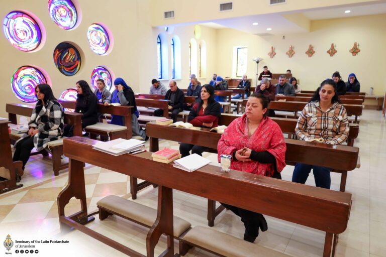 رياضة روحيّة لموظفي وموظفات المعهد الإكليريكي تحضيراً لعيد الفصح المجيد