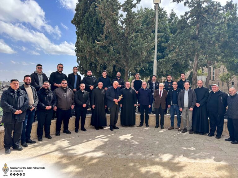 المعهد الإكليريكي يستضيف الأب جوزيف دوسيتّي ومجموعة من الكهنة من إيطاليا