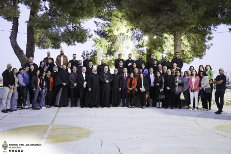 الكاردينال تيموثي دولن رئيس أساقفة نيويورك يزور المعهد الإكليريكي