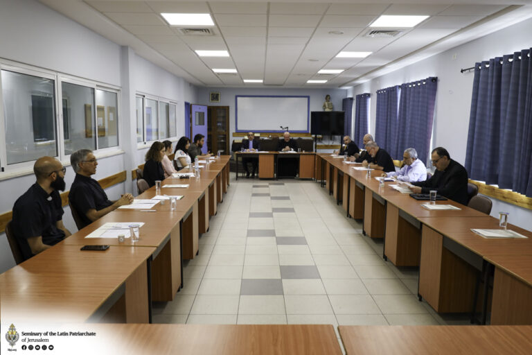 المعهد الإكليريكي يعقد اجتماعاً أكاديمياً  للهيئة التدريسية في كلية الفلسفة واللاهوت