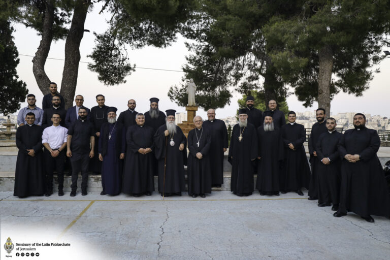 المعهد الإكليريكي يستضيف سيادة المتروبوليت فنيذكتوس، الوكيل البطريركي في مدينة بيت لحم وكهنة الروم الأرثوذكس