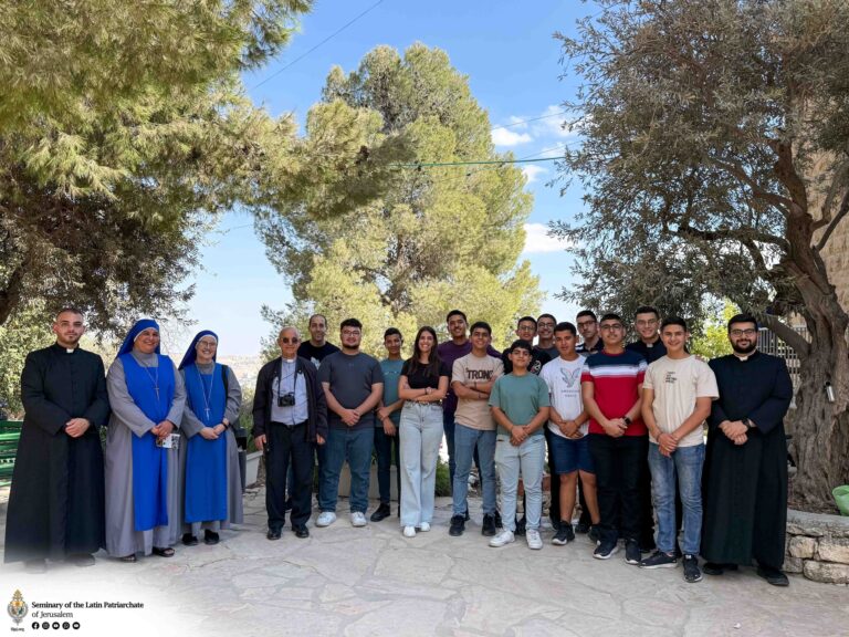 رحلة تعليمية لطلاب المعهد الإكليريكي إلى معهد فلسطين للتنوّع الحيوي والاستدامة